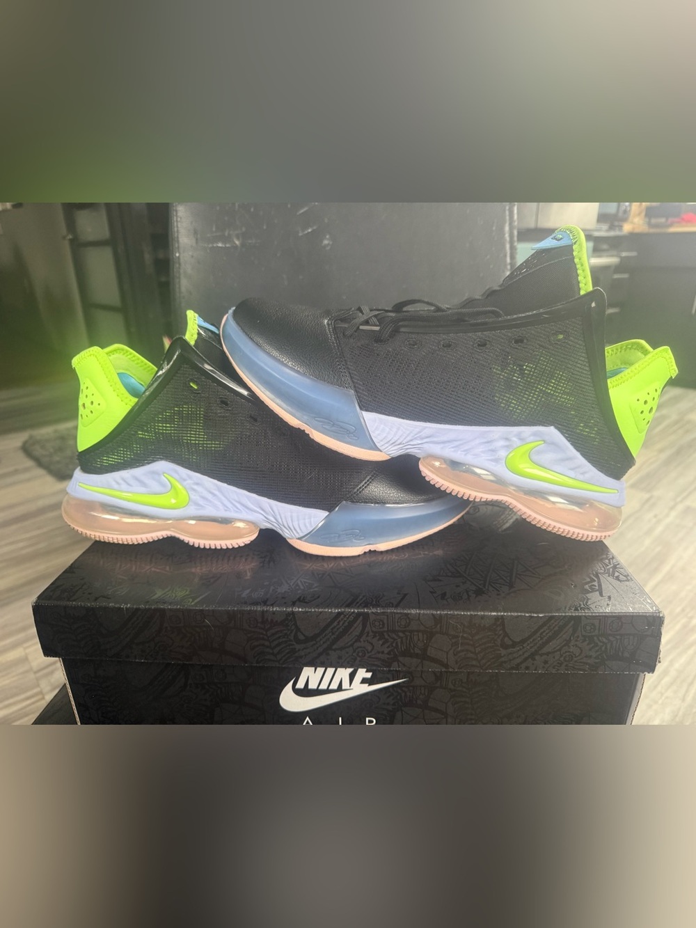 Nike LeBron 19 Low